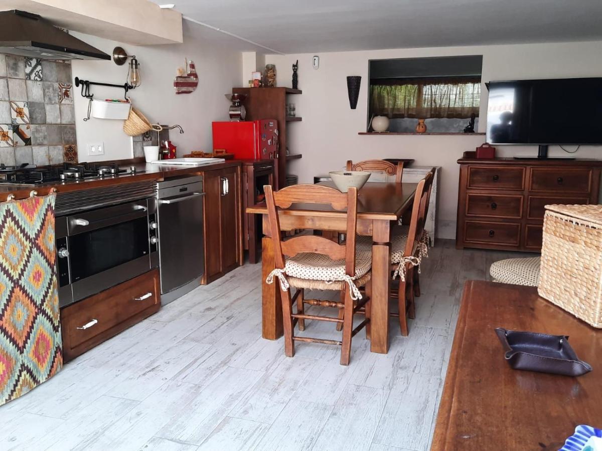 Un Vacacional Con Detalles De Un Hogar