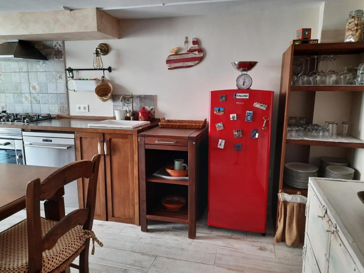 Un Vacacional Con Detalles De Un Hogar Appartement *